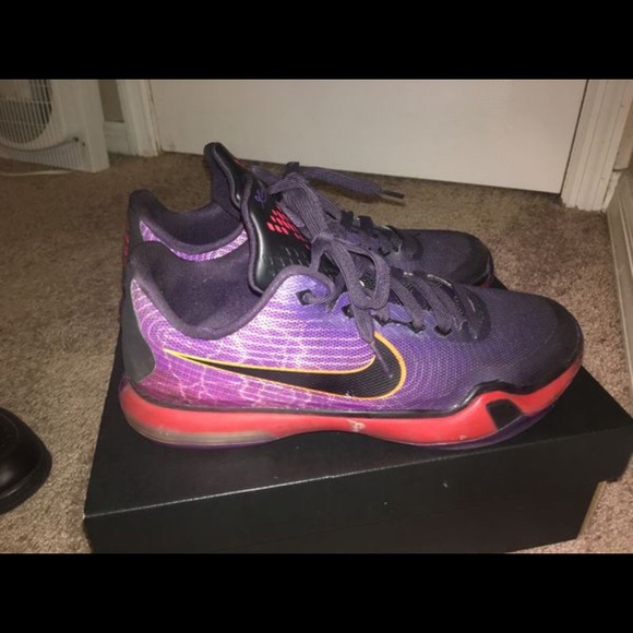 Kobe X basketball shoe size 7 but fits like an 8 - Picture 2 of 2
